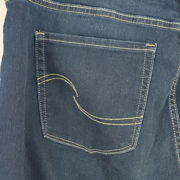 Levi's Women's Dark Blue Jeans (20M) - Picture 7 of 12